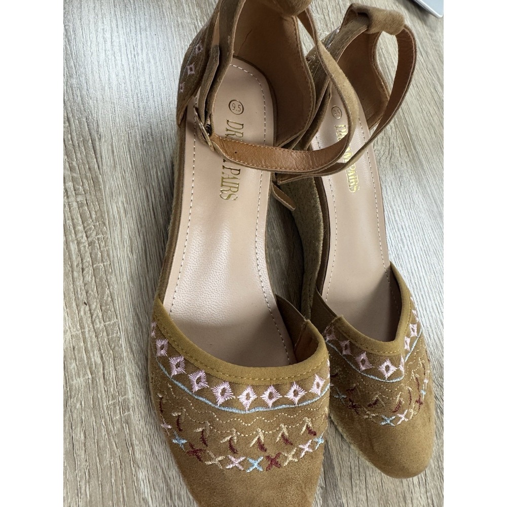 Women's Dream Paris Wedge Heels Camel/Brown Embroidered Bamboo Size 9.5 EUC SB18